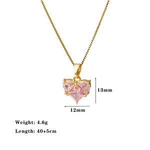 Rosa Herz-Anhänger Halskette mit Goldkette und Maßen von 12 mm x 13 mm