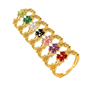 Set aus sieben goldenen Blumenringen mit herzförmigen Kristallen und verstellbarer Schiene