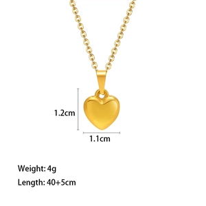 Detailed size view of the gold heart pendant necklace with dimensions and weight specs
