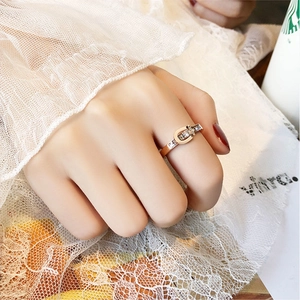 Anello in Acciaio al Titanio Creativo con Fibbia per Cintura da Donna Placcato Oro Rosa con Zirconia Intarsiata Gioielli alla Moda