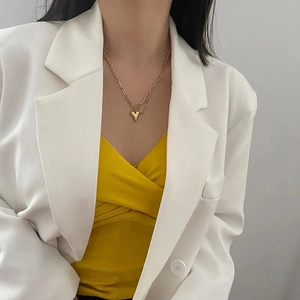 Gouden ketting met hartjeshanger en gelaagde grove schakels in elegante stijl