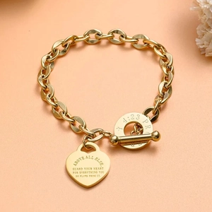 Bracciale a catena in acciaio inossidabile dorato con ciondolo a cuore e chiusura a T