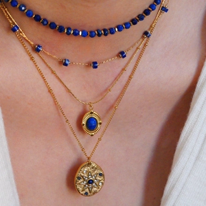 Vierlagige vergoldete Edelstahlkette mit Lapislazuli und Sternenmünzen-Anhänger für Damen