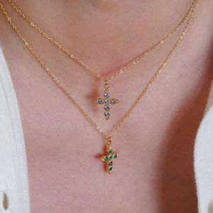 Cross pendant necklace with colorful zircons in gold plating for a stylish layered look