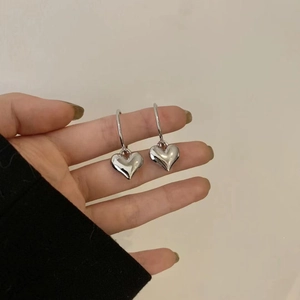 Orecchini a pendente a cuore 3D minimalisti in acciaio inossidabile lucido da donna