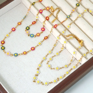 Elegant 18k gold plated titanium steel necklaces with colorful daisy flower charms