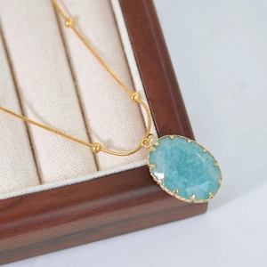 Collana in acciaio inossidabile placcato oro 14K con ciondolo ovale in amazzonite blu sfaccettata