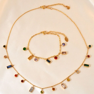 Goldschmuck-Set aus Edelstahl mit bunten Kristall-Anhängern für einen luxuriösen Look