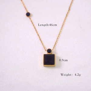 Détails du collier en or 14K avec pierre carrée noire et spécifications de taille