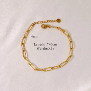 Detail van 4mm paperclip armband van 14K verguld roestvrij staal met karabijnsluiting