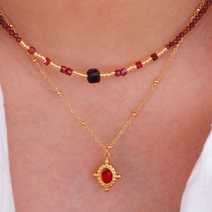 Collier en agate rouge de style cour européenne avec pendentif en acier inoxydable doré 14k