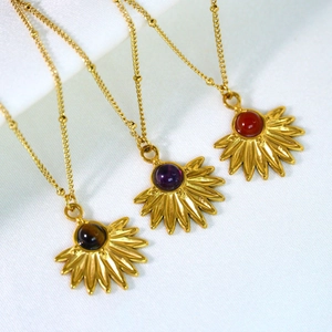 Collane bohémien con ciondolo in pietra naturale a girasole e catena in oro raffinato