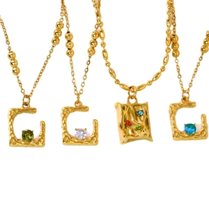 Collares vintage de acero inoxidable chapado en oro de 14k con dijes de circón