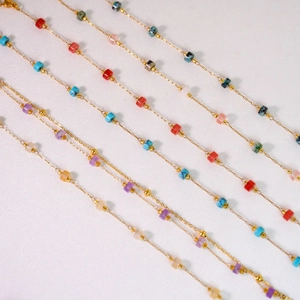 Collares hechos a mano de acero inoxidable dorado con cuentas de piedra natural de colores