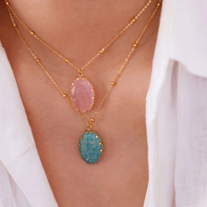 Zweilagige 14K vergoldete Edelstahlhalskette mit rosa und grünen Natursteinen für Damen
