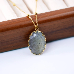 Collana in acciaio inossidabile dorato 14K con pietra grigia e scatola in legno