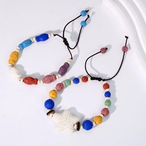 Bracciali regolabili in pietra lavica con ciondoli pesce e stella, colori blu e bianco