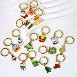Niedliches Weihnachts-Emaille-Ohrring-Set mit Weihnachtsmann, Rentier und Festbaum