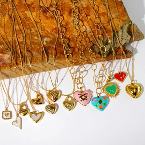 Collana con Pendente a Cuore in Acciaio Inossidabile Placcato Oro per Donna Smalto Colorato Zirconia Madreperla Stella Cuore Gioielli Regalo