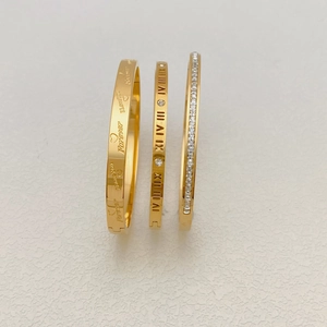 Driedelige set gouden titanium stalen armbanden met Romeinse cijfers en gravures
