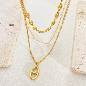 Three-layer gold titanium necklace with pearl accents and oval link pendant design