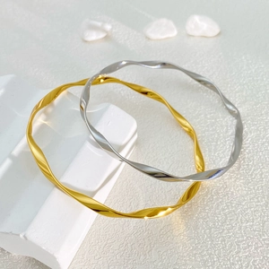 Minimalist Stainless Steel Mobius Twisted Bangle For Women Glossy Wavy Bracelet Fashion Jewelry Non-Tarnish Gold Silver