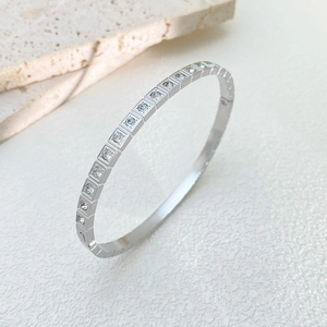 Bracciale ovale in acciaio inossidabile lucido argento con incastonatura di zirconi