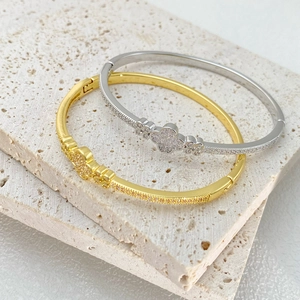 Elegant Gold Plated Copper Clover Bangle For Women With Zirconia Inlay Fashion Simple Open Cuff Bracelet Jewelry Gift