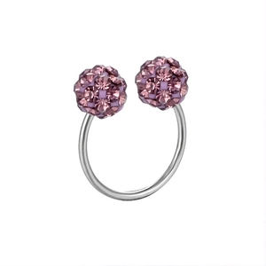 Dettaglio di un anello al naso a U argento con due sfere pavimentate in cristallo lavanda