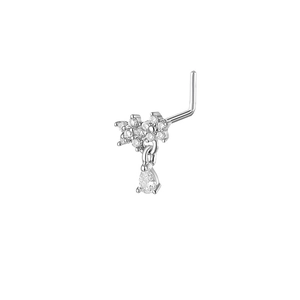 Detail von L-förmigem Nasenstecker mit Kristallblumen-Cluster und Tropfenanhänger