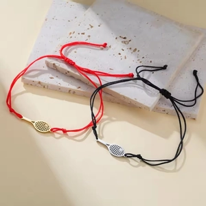 Verstellbare Tennis-Schläger Armbänder in Rot und Schwarz mit metallischen Anhängern