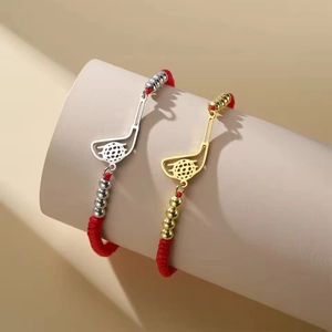 Modisches rotes geflochtenes Golf-Armband mit 304 Edelstahl-Hohl-Sportanhängern