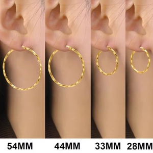 Créoles torsadées dorées géométriques pour femmes en tailles de 54mm à 28mm