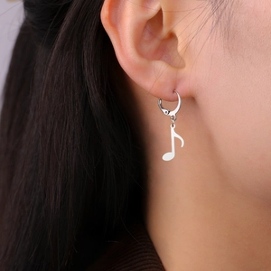 Elegantes pendientes de acero inoxidable 304 con nota musical y acabado pulido
