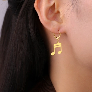 Elegantes pendientes de acero inoxidable 304 dorado con colgante de nota musical