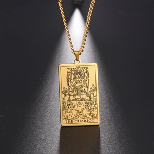 Collana con ciondolo tarocchi 'Il Carro' in oro e acciaio con catena a corda