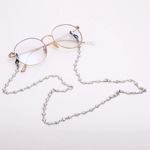 Chaîne de Lunettes en Acier Titane Cœur Croix Perle pour Femme Cordon de Lunettes de Soleil Support de Masque Accessoire