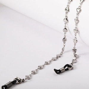 Chaîne de lunettes en argent poli en forme de cœur avec attaches en caoutchouc et fermoir