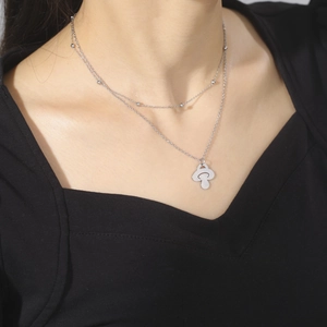 Collier double couche en acier inoxydable avec chaîne à perles et pendentif champignon