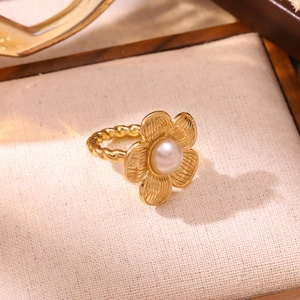 Retro 18K gold plated flower ring with turquoise and pearl on a twisted band