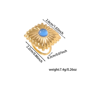 Vue détaillée des dimensions de la bague vintage avec pierre bleue et soleil