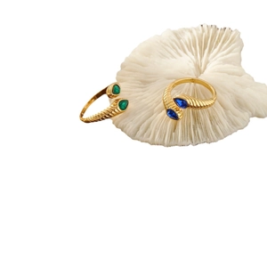 Bague ajustable style vintage serpent avec pierres précieuses émeraude et saphir