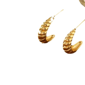 Orecchini a cerchio in acciaio inossidabile placcato oro 18k con motivo a spirale
