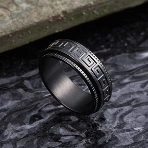 Bague rotative vintage en acier titane avec motif grec en finition noir mat