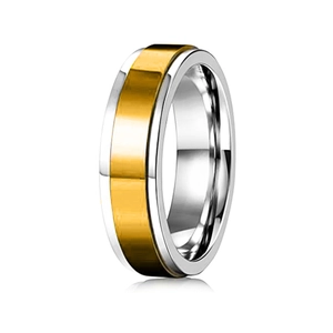 Macro detail van een tweekleurige goud en zilver roterende ring van roestvrij staal