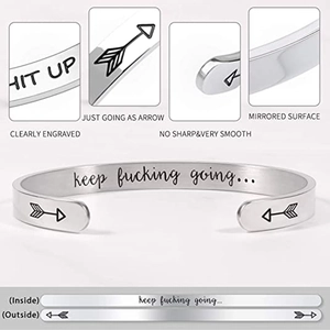 Bracciale rigido aperto in acciaio inossidabile con incisione motivazionale e frecce