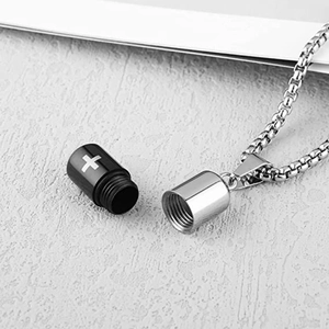 Collar colgante cápsula de acero de titanio con tapa plateada y recipiente de cruz negra