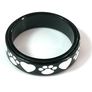 Rotating stainless steel black ring with heart and paw prints for pet lovers
