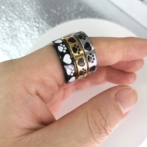 Three-piece set of spinner rings in black gold and silver with heart and paw prints