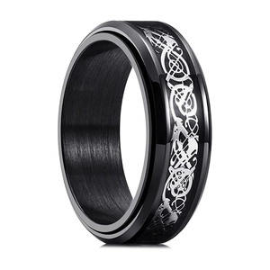 Zwarte titanium stalen drakenring met zilveren Keltisch patroon en gepolijste finish